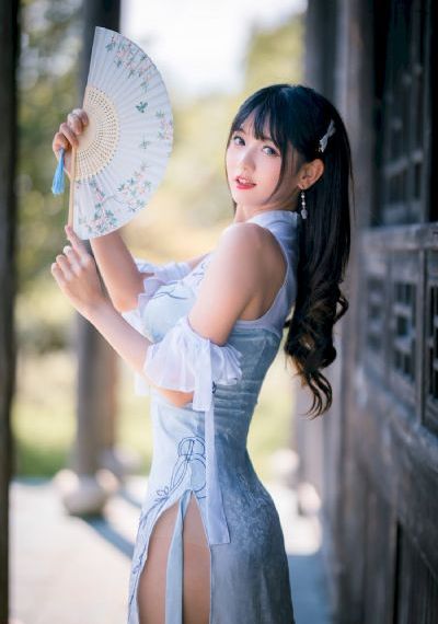 脱了小雪裙子猛烈的进入_HD免费高清观看