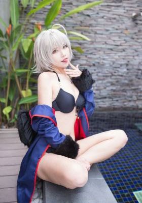 女性裸身视频_十万网红美女美酱